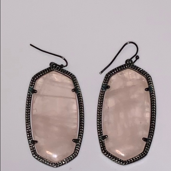 Kendra Scott Danielle’s - Picture 1 of 1